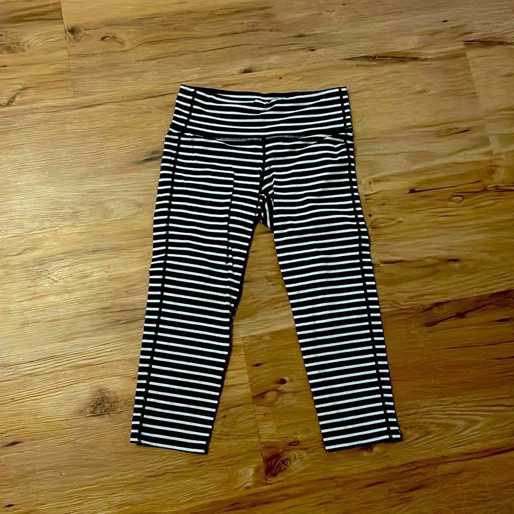 EUC Athleta crop striped leggings size small